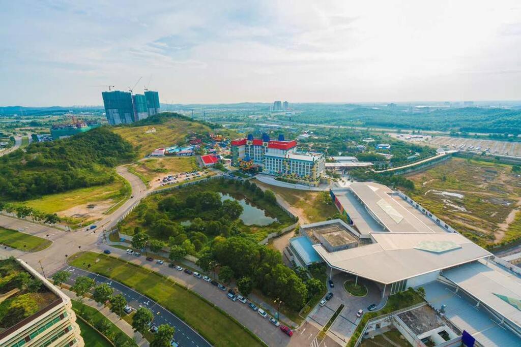 Апартаменты Afiniti Residensi Legoland Medini Нусаджайя Экстерьер фото