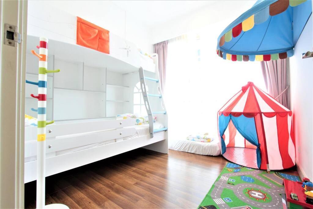 Апартаменты Afiniti Residensi Legoland Medini Нусаджайя Экстерьер фото