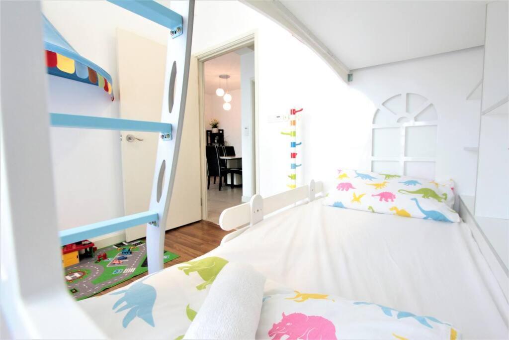 Апартаменты Afiniti Residensi Legoland Medini Нусаджайя Экстерьер фото