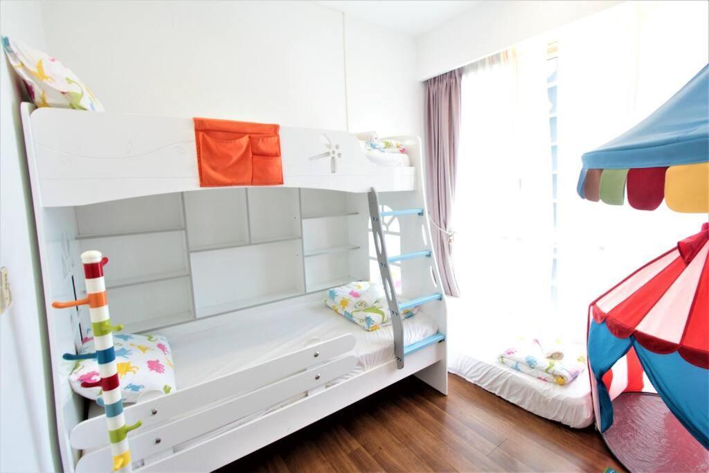 Апартаменты Afiniti Residensi Legoland Medini Нусаджайя Экстерьер фото