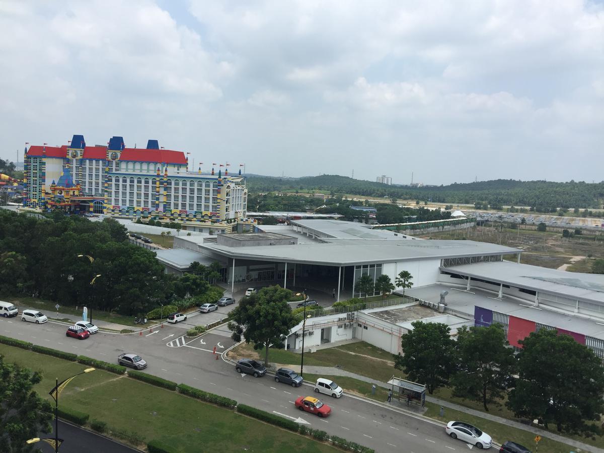 Апартаменты Afiniti Residensi Legoland Medini Нусаджайя Экстерьер фото