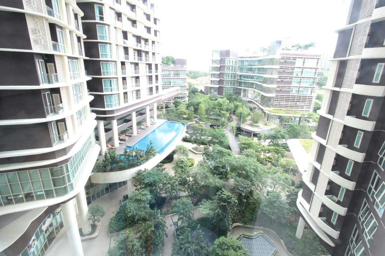 Апартаменты Afiniti Residensi Legoland Medini Нусаджайя Экстерьер фото